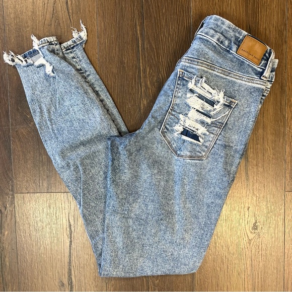 American Eagle Outfitters Light Blue Distressed Jeans SZ 6 Long - Picture 2 of 6